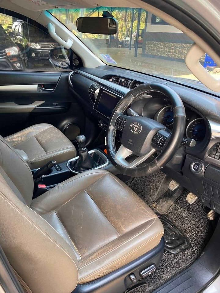 Car image 8